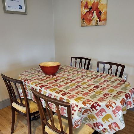 Clairhouse Accommodation Лехинч Екстериор снимка