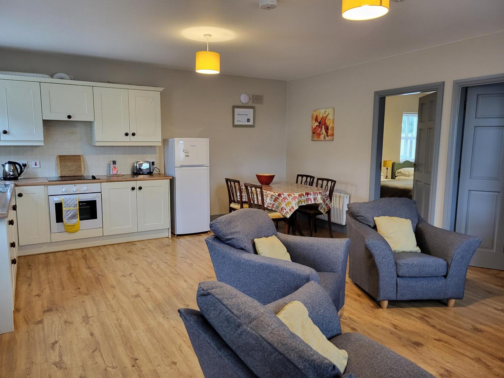 Clairhouse Accommodation Лехинч Екстериор снимка